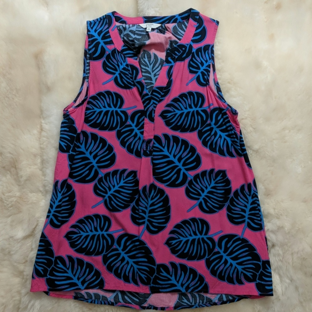 Crown and ivy leaf top medium
